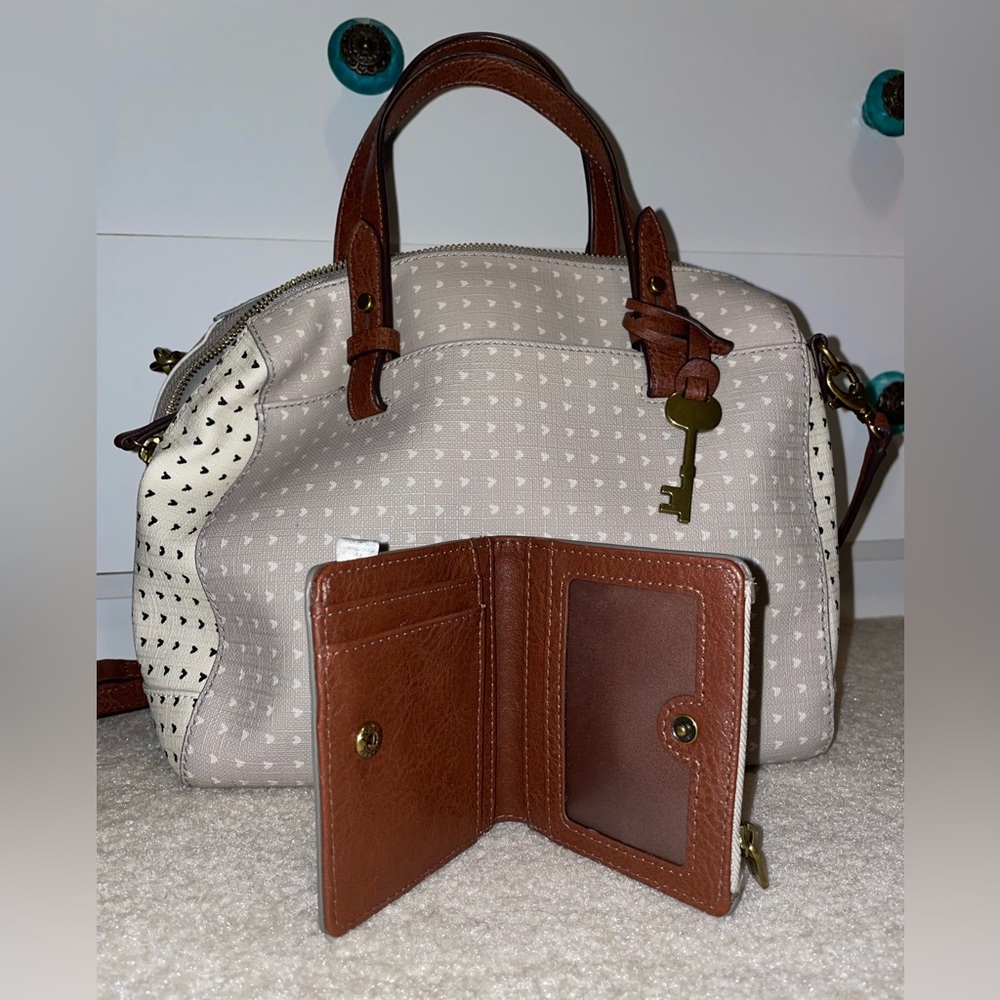 Fossil heart purse